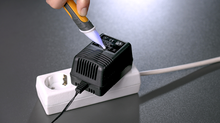 Tester magnetyczny bezdotykowy AC-DC PANMAGNETFINDER Tracon Electric
