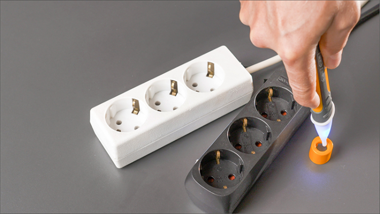Tester magnetyczny bezdotykowy AC-DC PANMAGNETFINDER Tracon Electric