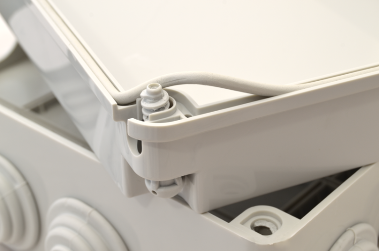 Natynkowa puszka połączeniowa 310×230×130,IP55 TQBY312313 Tracon Electric