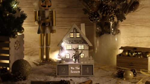 Świąteczny kalendarz kostka LED, domek, drewn., na baterie ( Timer 6+18h,8LED, 3000K, 2xAA CHRACHR8WW Tracon Electric