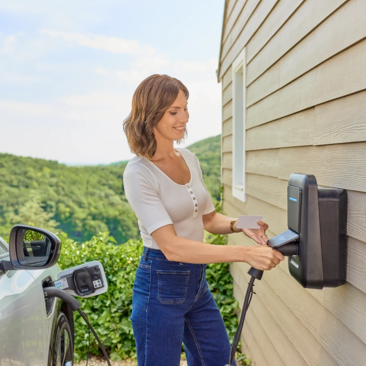 EVCS Stacja ładowania witty one 1x7kW 1f RFID Bluetooth z gniazdem T2 XVR107S Hager do samochodu elektrycznego stacjonarna 1-fazowa dla pojazdów aut samochodów elektrycznych montaż ścienny lub na stojaku