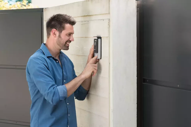 Monitor Philips WelcomeEye AddCompact 531105 Philips DES 9300 DDE/29 do rozbudowy zestawów z serii WelcomeEye Compact 4,3" ekran wideodomofon LCD dzwonek przewodowy bezsłuchawkowy sterowanie furtką i bramą