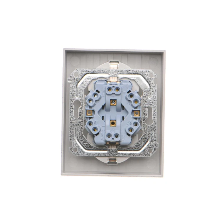 Gniazdo wtyczkowe podwójne z uziemieniem typu Schuko z przesłonami torów prądowych Simon 55 TGSZ2PZFAR/143 Kontakt-Simon aluminium mat