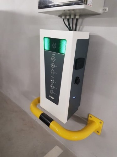 Stacja ładowania do samochodu elektrycznego stacjonarna Typ 2 EV Witty Park 2x22kW XEV601C Hager 3P M3T2S M2TE IP54 3-fazowa T2 dla dwóch pojazdów aut samochodów elektrycznych