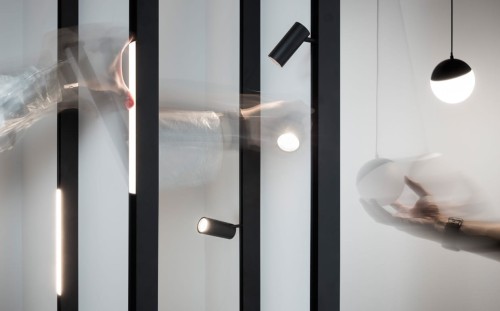 Narożnik poziomy Łącznik do szynoprzewodu kątowy L niskonapięciowy System SHIFT WLD+40020 WOJNAROWSKI Lighting Design Loft nowoczesna 1F sufitowy ścienny oświetlenie szynowe listwa natynkowa podtynkowa zawieszana 48V złączka biały Inspiracje Premium
