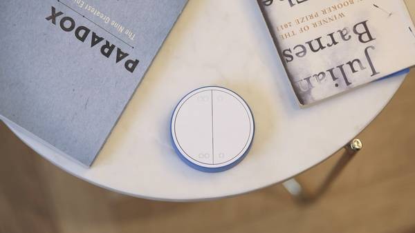 Przycisk bezprzewodowy 4-kanałowy 1Y.13.B20 Finder YESLY BLISS BEYON Bluetooth do sterownia światłem i urządzeniami Kompatybilny z Amazon Alexa Google Home czterokanałowy cztery kanały biały