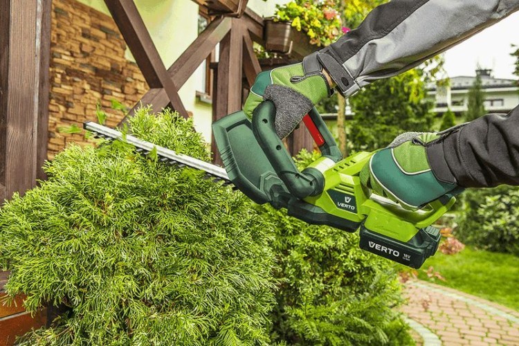 Nożyce do żywopłotu akumulatorowe VES 18V Li-Ion/1.3Ah szerokość cięcia 450 mm 52G568-0 Verto bez akumulatora