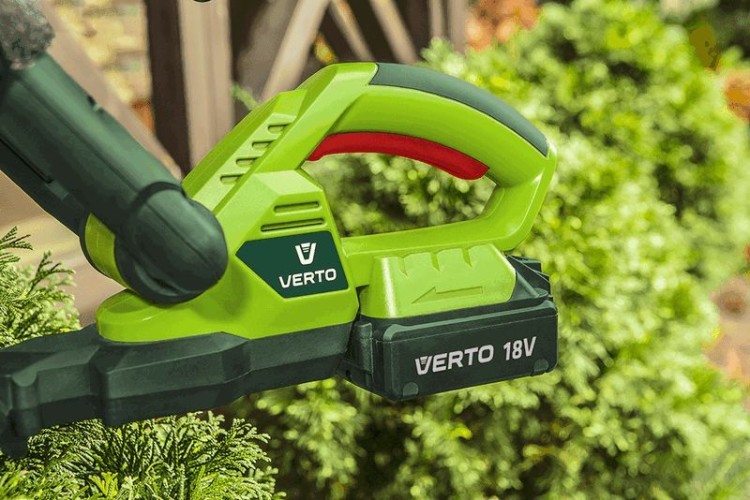 Nożyce do żywopłotu akumulatorowe VES 18V Li-Ion/1.3Ah szerokość cięcia 450 mm 52G568-0 Verto bez akumulatora