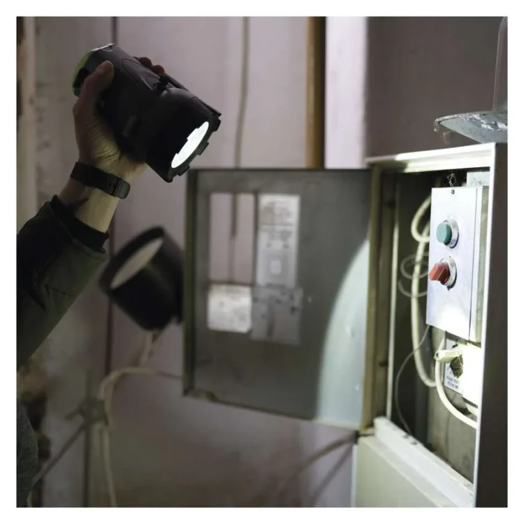 Latarka ładowalna Szperacz z akumulatorem LED 300lm + OSRAM LED P2311 Emos Lampa warsztatowa