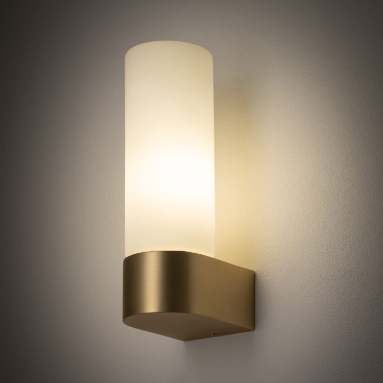 Lampa ścienna Kinkiet Łazienkowy NATALIE I BRASS 10724 NOWODVORSKI Lighting IP44 do łazienki G9 nowoczesna oprawa oświetleniowa obok lustra w łazience mosiądz Inspiracje Premium