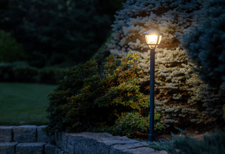 Lampa zewnętrzna Latarnia stojąca AMELIA BL FL 100 10497 NOWODVORSKI Lighting 1m stylizowana oprawa oświetleniowa ogrodowa parkingowa parkowa masztowa czarna pojedyncza Inspiracje Premium