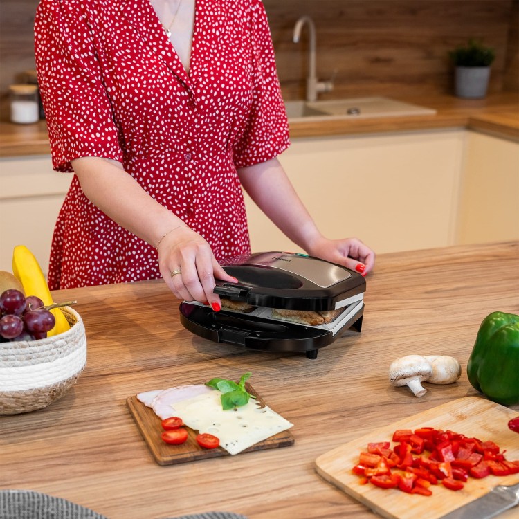Opiekacz do kanapek tosty grzanki TSA3222 TEESA 800W szybki z ceramicznymi wkładami tostów grzanek stalowy czarny
