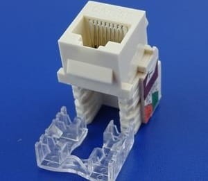 Gniazdo komputerowe RJ45 pojedyncze GNKOMP 16005 Elmark SYSTEM 45 do KU90x40 KU90x60 kanału elektroinstalacyjnego komputera biały