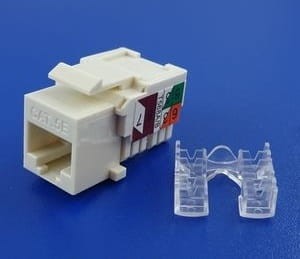 Gniazdo komputerowe RJ45 pojedyncze GNKOMP 16005 Elmark SYSTEM 45 do KU90x40 KU90x60 kanału elektroinstalacyjnego komputera biały