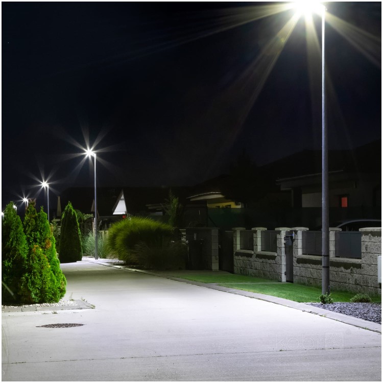 Lampa oprawa uliczna parkingowa LED VESPA 100W barwa NEUTRALNA KFVA100NBAS Kobi parkowa latarnia przemysłowa