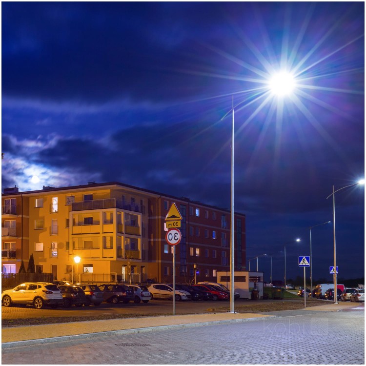 Lampa oprawa uliczna parkingowa LED VESPA 200W barwa NEUTRALNA KFVA200NBAS Kobi parkowa latarnia przemysłowa