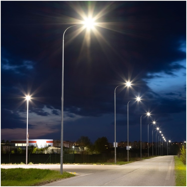 Lampa oprawa uliczna parkingowa LED VESPA PRO 150W barwa NEUTRALNA KFVP150NBAS Kobi parkowa latarnia przemysłowa
