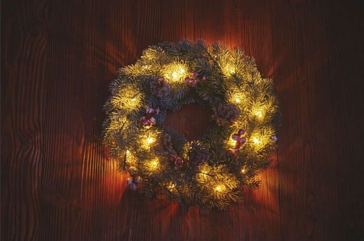 Wianek świąteczny bożonarodzeniowy na drzwi 20 LED 38cm 2x AA WW Timer DCTW06 Emos IP20 0,4W Boże Narodzenie ozdoba świecąca dekoracja na święta świąteczna elektryczna stroik wieniec ciepły biały