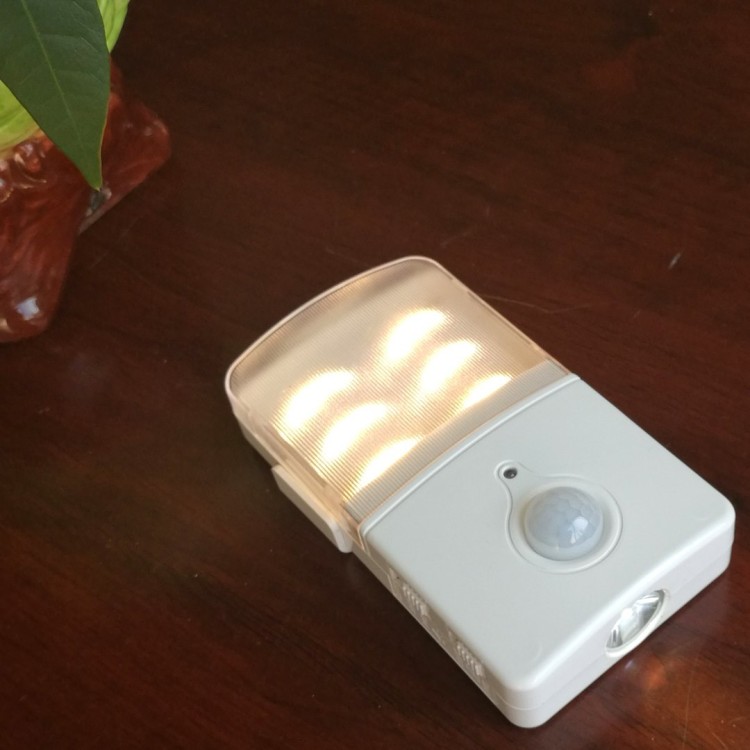 LAMPKA NATYNKOWA Z CZUJKĄ RUCHU + ŚWIATŁO BOCZNE 4000K EKB6615 Eko-Light
