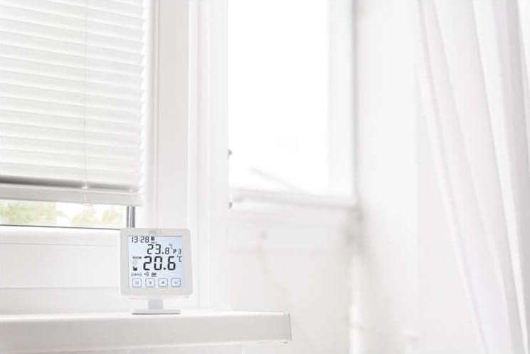 Termostat pokojowy bezprzewodowy SMART Wi-Fi P5623 Emos regulator temperatury sterownik sterowany telefonem smartfonem tabletem przez aplikację