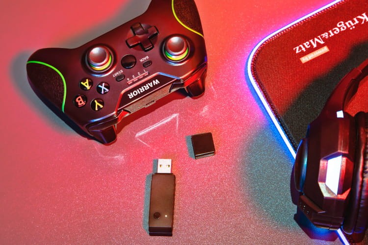 Pad do Xbox One 360 Series X S PC bezprzewodowy Warrior GP-100 KM0770 Kruger&Matz kontroler 2,4GHz wibracje akumulator 600mAh Micro USB