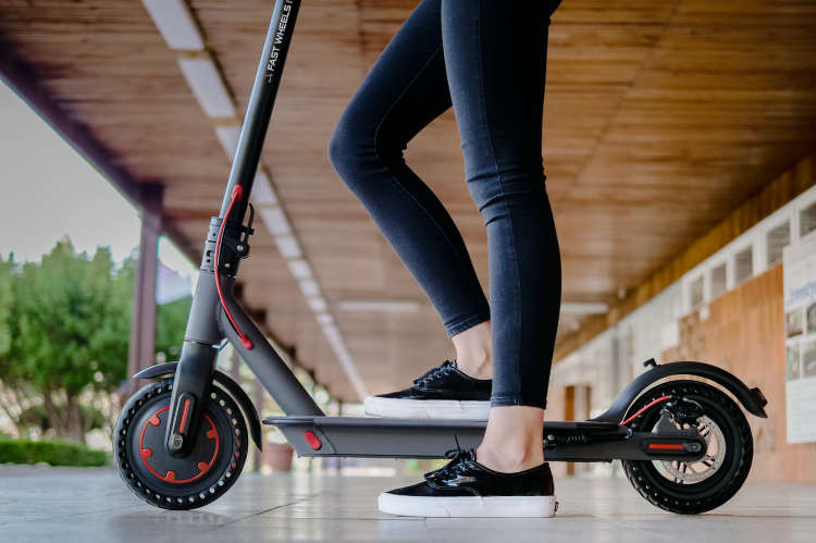 Hulajnoga Elektryczna FAST WHEELS PRO SMART Rebel ZAB0030 do 120kg 30km/h 250W + dedykowana Aplikacja Czarna