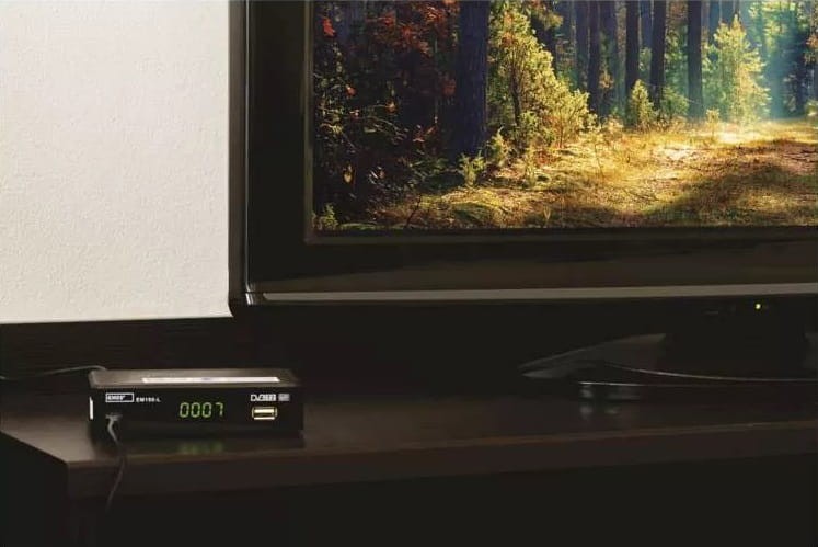 Dekoder Tuner DVB-T2 EM190-L HD J6015 Emos odbiornik do telewizji cyfrowej naziemnej DVB-T HEVC MPEG2 MPEG4 H.264 H.265