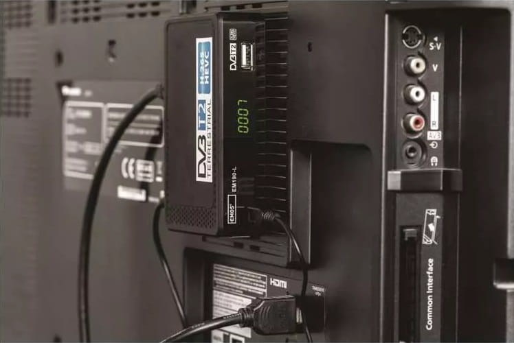 Dekoder Tuner DVB-T2 EM190-L HD J6015 Emos odbiornik do telewizji cyfrowej naziemnej DVB-T HEVC MPEG2 MPEG4 H.264 H.265