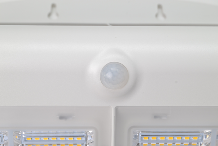 Solarna oprawa ścienna LED z czujnikiem ruchu, biała 6,8 W, 4000 K, 800 lm, IP65, 3,7 V, 4 Ah LSLBW7W Tracon Electric