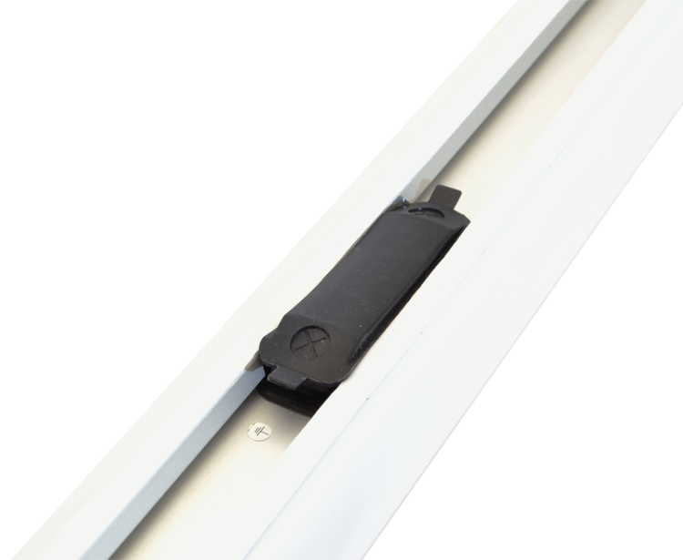 Hermetyczna oprawa meblowa LED z gniazdem schuko 230 V, 50 Hz, 8 W, 720 lm, 4000 K, IP44, EEI=G TLFLEDS8NW Tracon Electric