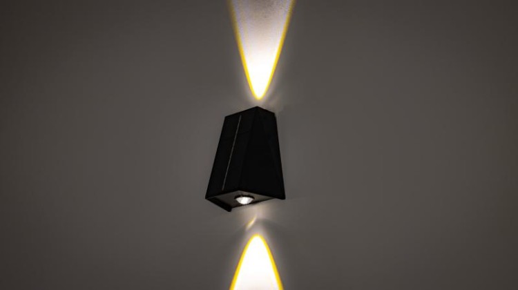 Solarny kinkiet ogrodowy 0,4W, 3000K, 30 lm, 3,7V/1300mAh Li, IP44 GARSL2 Tracon Electric