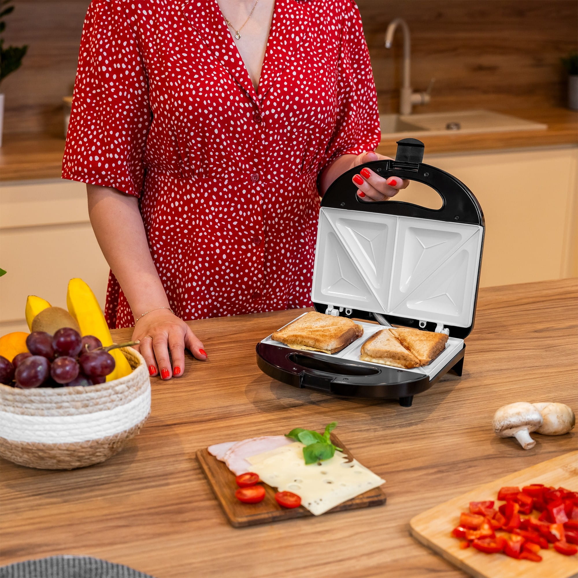 Opiekacz do kanapek tosty grzanki TSA3222 TEESA 800W
